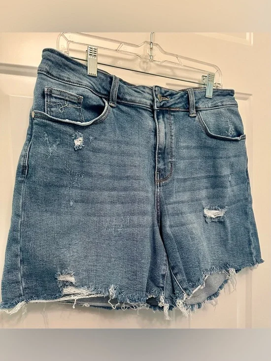 Judy Blue 1XL Distressed Denim Shorts Mid Wash Stretch Frayed Hem - Picture 9 of 9
